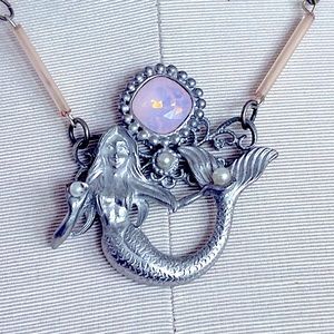 Kirk’s Folly Pink Pearl Mermaid Necklace Silvertone